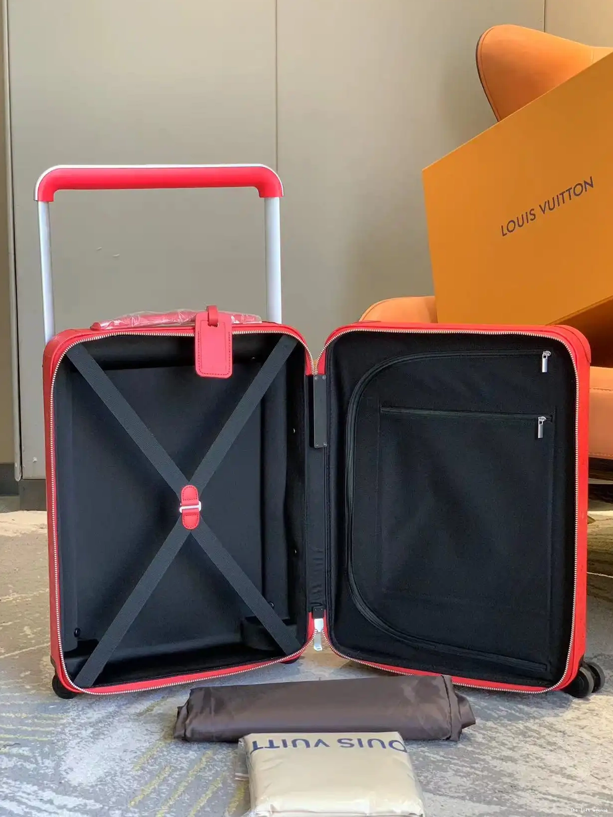HORIZON TAURILLON 55 37L CUSTOM RED SUITCASE 0619